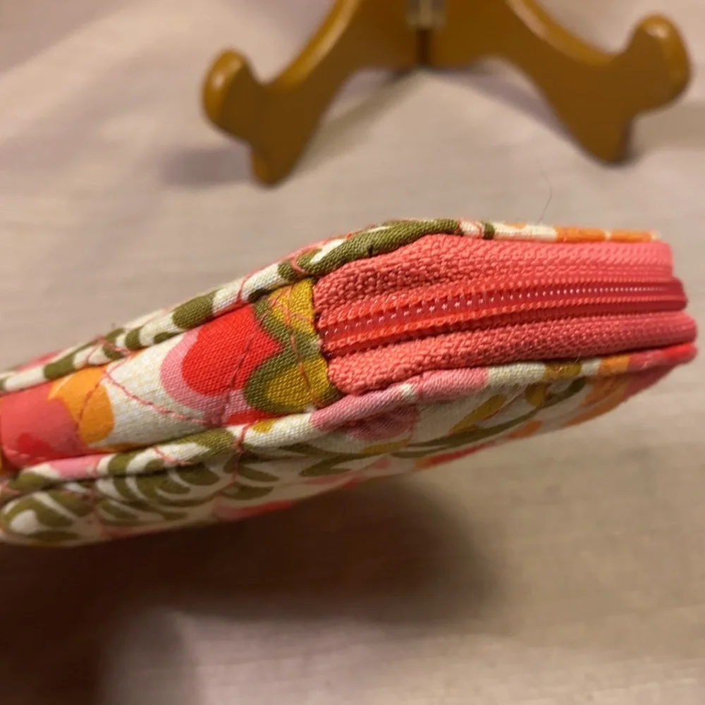 Vera Bradley almost NEW wristlet/wallet - Picture 4 of 15